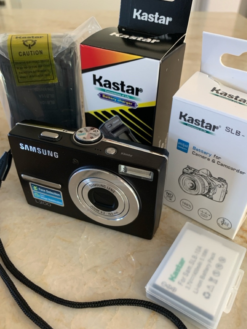 Samsung L200 10.2 MP - Tested - Compact Digital Camera with Battery and Charger